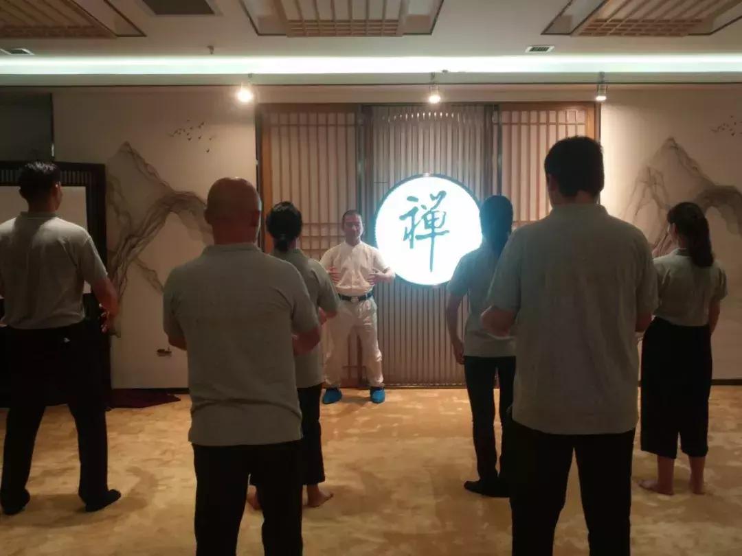 站着不动也能锻炼,站着不动是练什么功夫