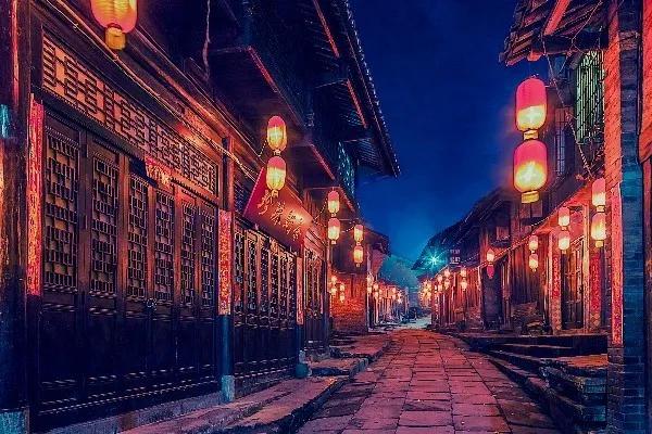 特色文化传播带动地方文旅发展,特色商业区推动文旅发展