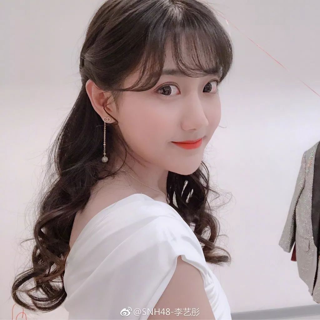 鞠婧祎李艺彤honey舞台,鞠婧祎港风复古妆容