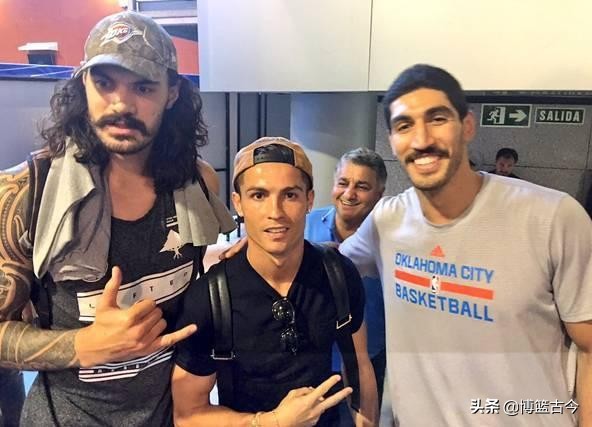 伦纳德单手单脚扣篮,伦纳德身材多夸张