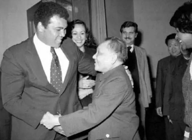 绝版合影视频完整版,80年代怀旧合影图片大全