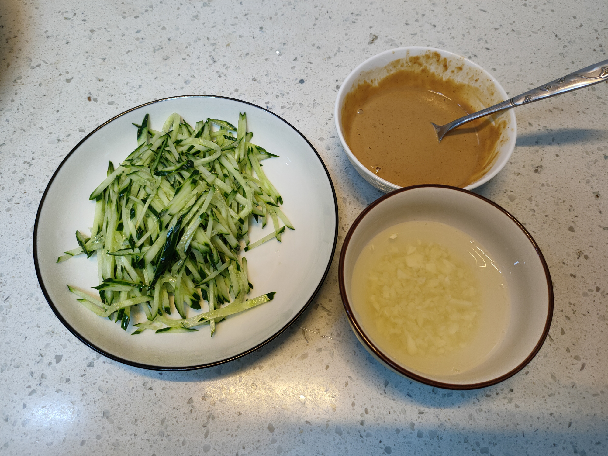 夏天凉面在家怎么做不粘,夏天做凉面的教程