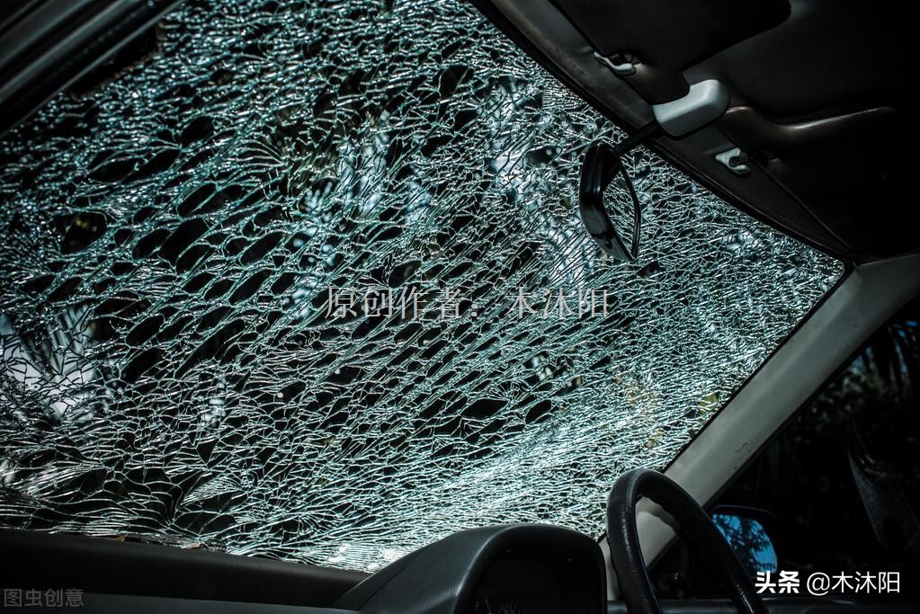 冬季车前玻璃一层冰怎么去除,挡风玻璃结厚冰怎么快速清除