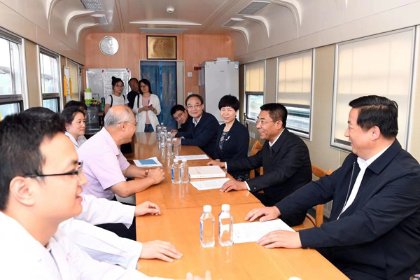 106名白内障患者重见光明,长治健康快车白内障免费治疗