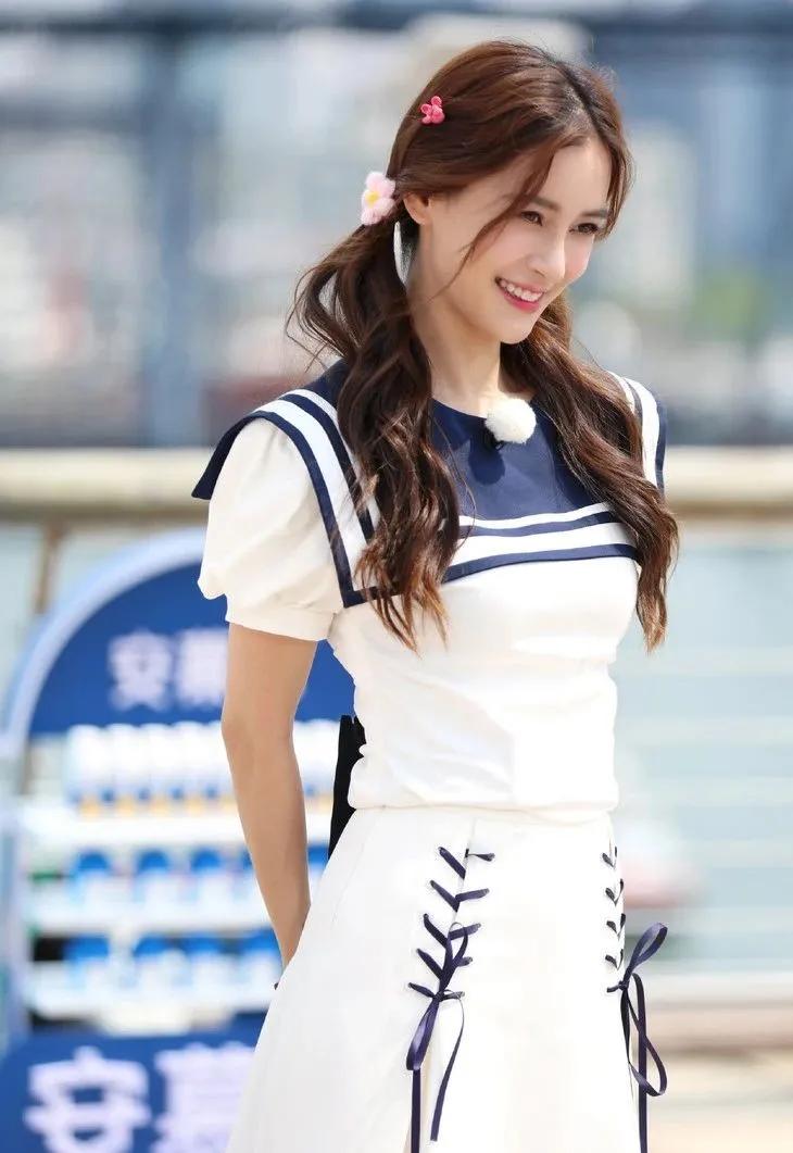 jk女团杨超越,jk杨超越同款
