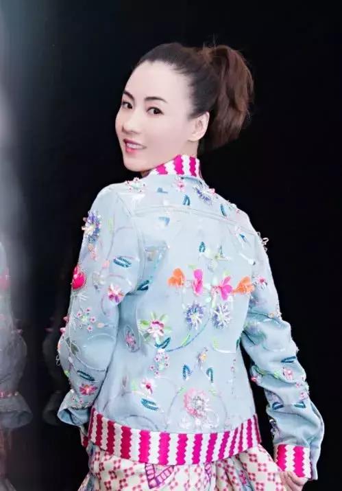 张柏芝生完孩子发胖,张柏芝发际线高多少