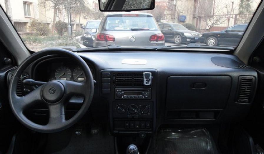 90年代都市高尔夫汽车,一汽大众三厢高尔夫