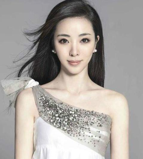 李思思却被外界谣传嫁60多岁富豪,朱迅和李思思关系