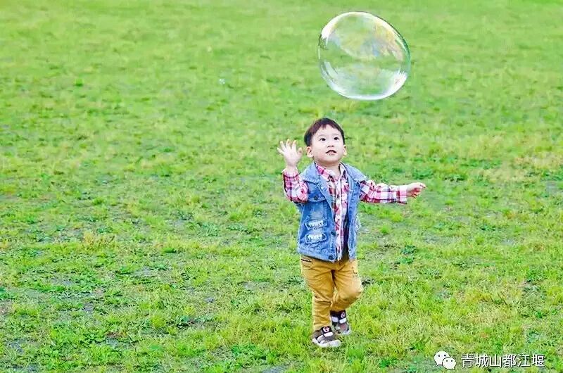 坐上公交去旅行！跟着这条101路线，带你玩遍大半个都江堰～一站一景，吃喝玩乐一网打尽！