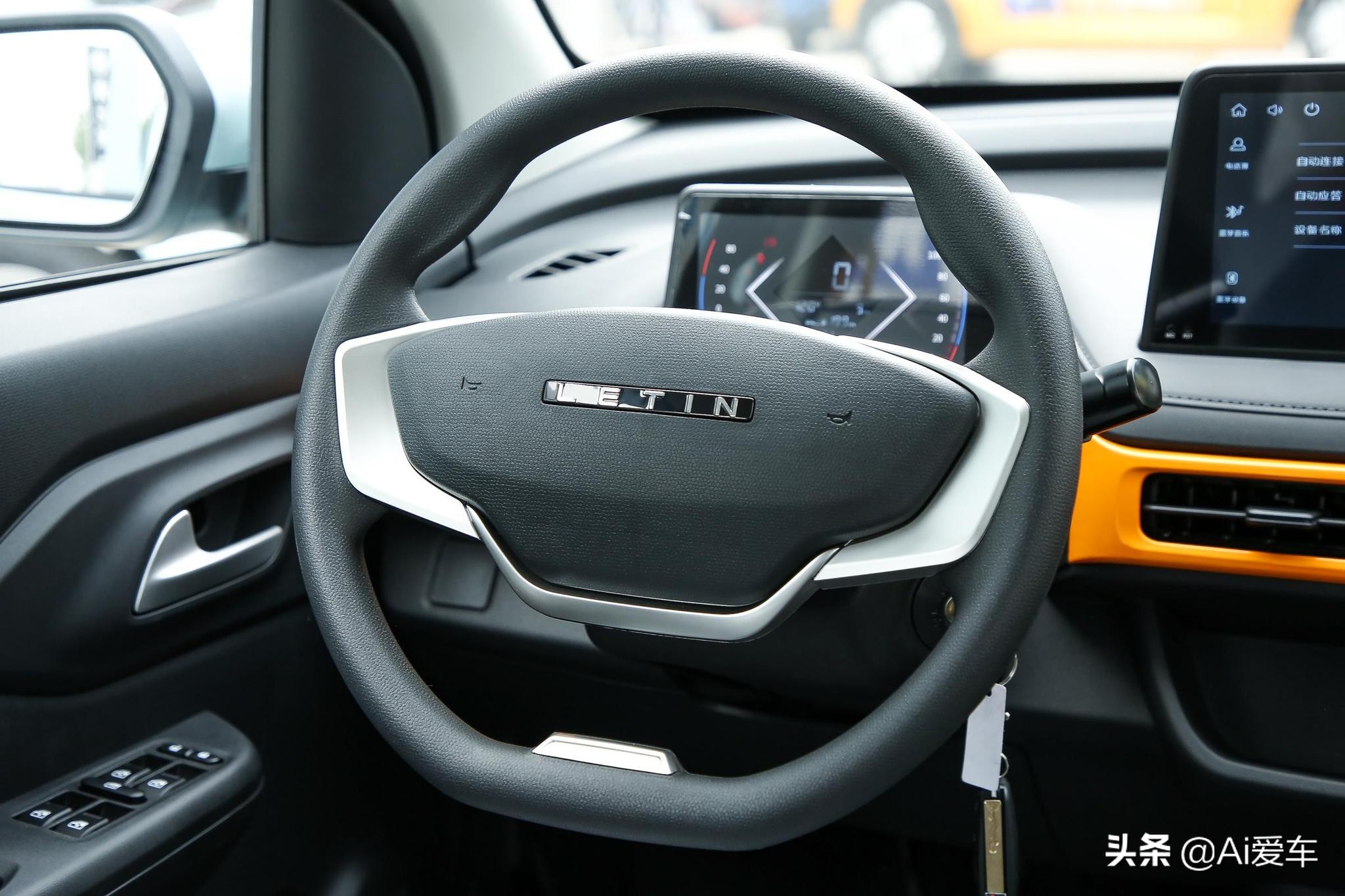 雷丁芒果新能源汽车,续航长的新能源代步小车