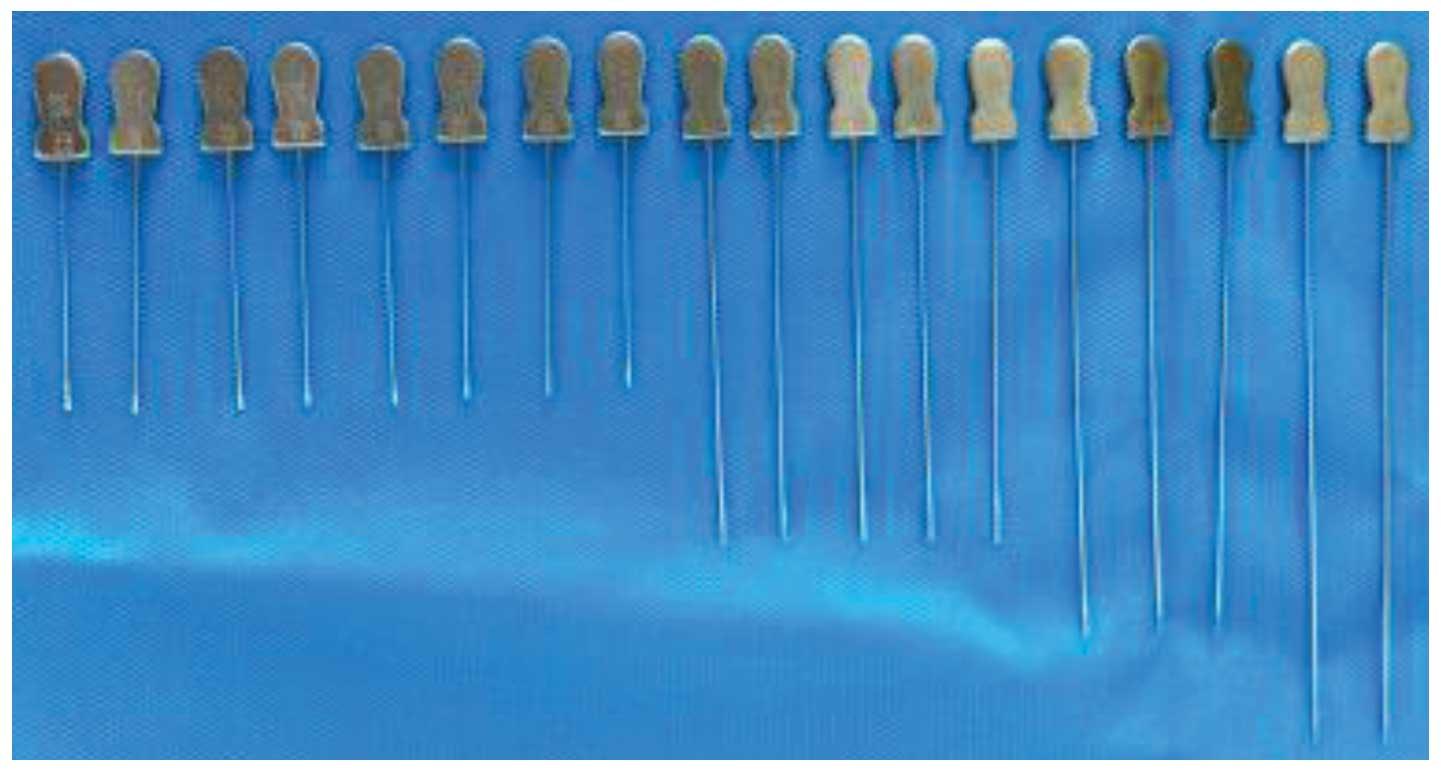 腰突双下肢麻木就必须手术吗,腰突术后腿脚麻木扎针有效吗