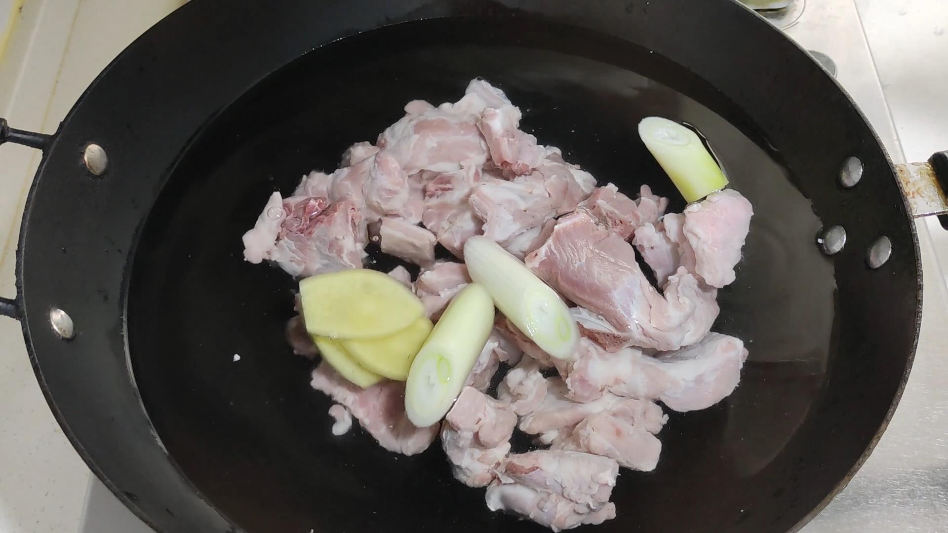 炖羊肉汤最忌直接下锅炖,炖羊肉汤别直接下锅炖诀窍告诉你