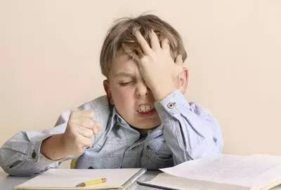 孩子写字慢做作业慢怎么办,一个动作解决90%孩子写字又慢又累