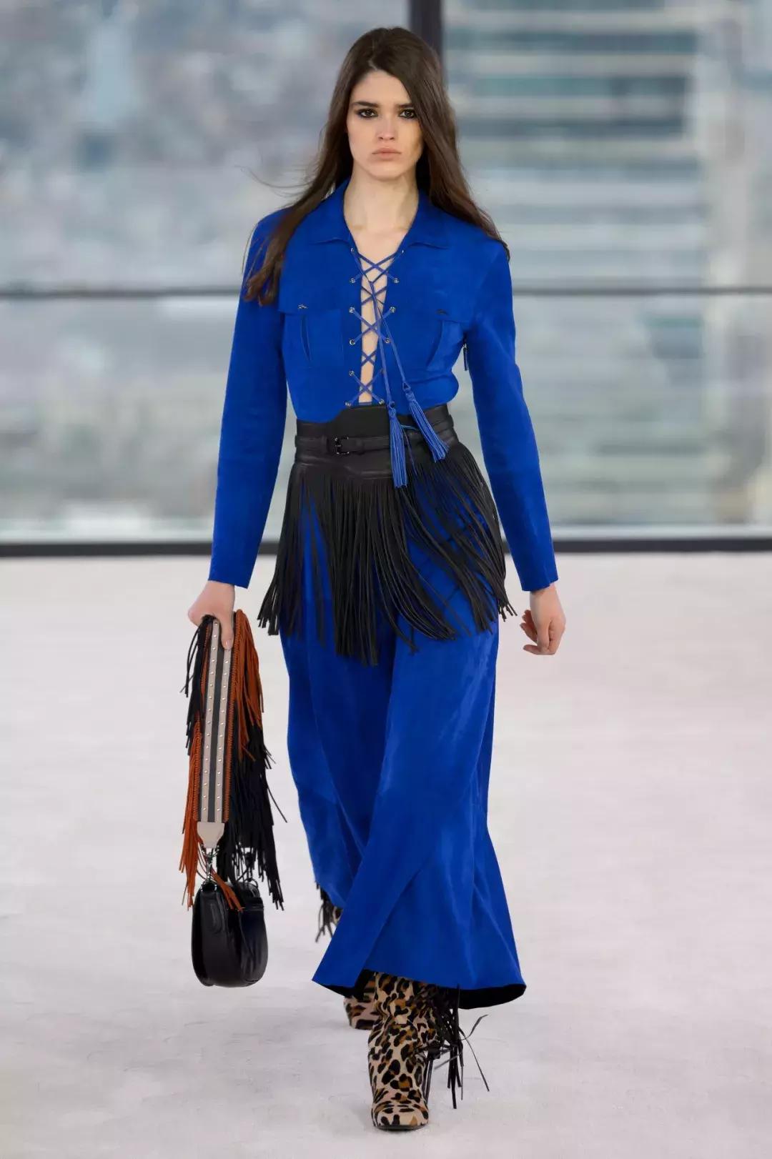 今年爆款皮毛一体女装,高档红色皮毛一体女装新款