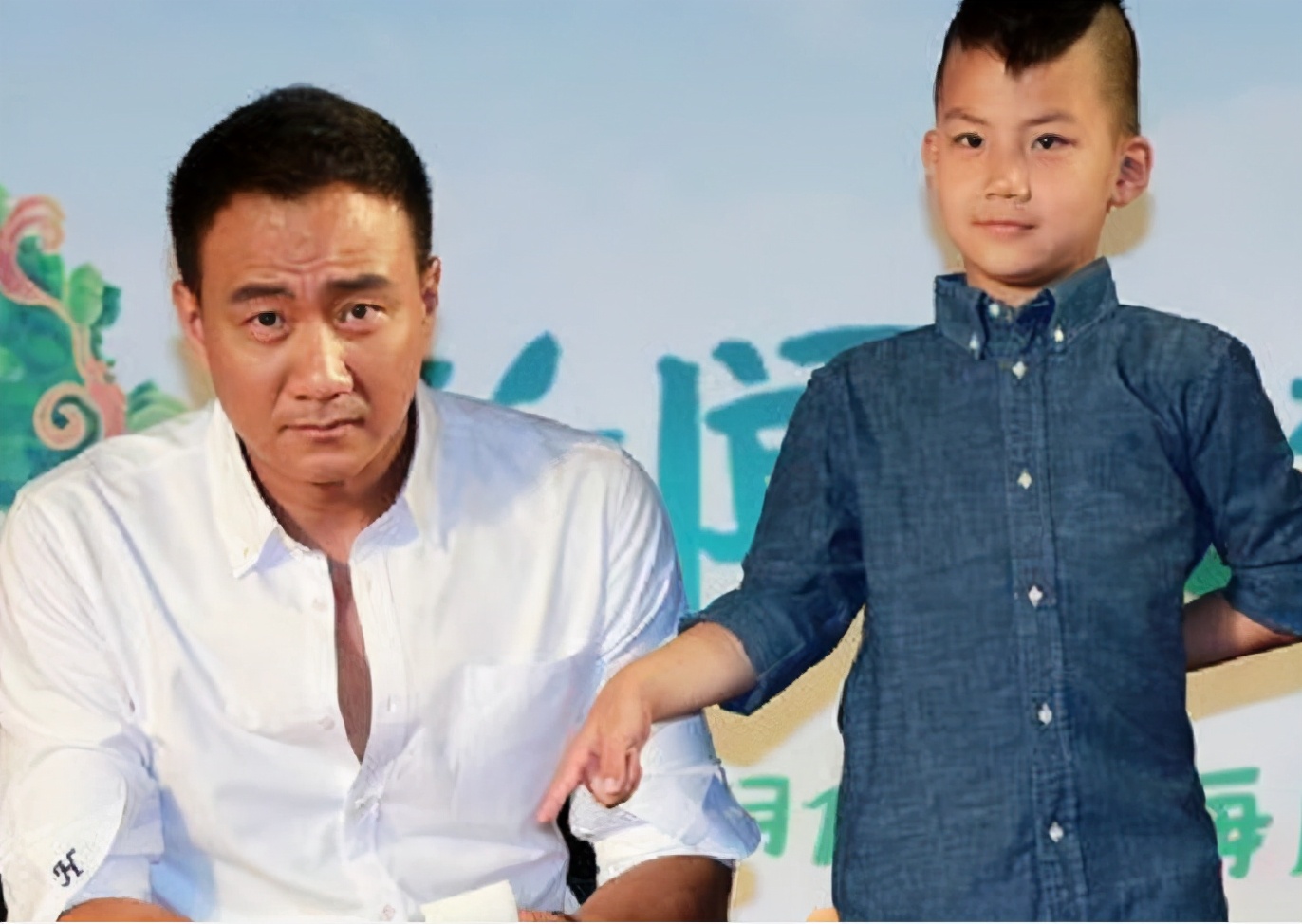 胡军为儿子庆生康康暖男初长成,胡军儿子康康多高