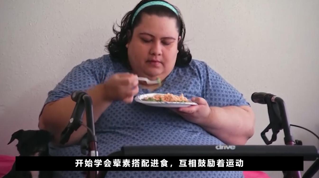 562斤妻子嫁给608斤丈夫，一天吃12顿，2年胖了180斤