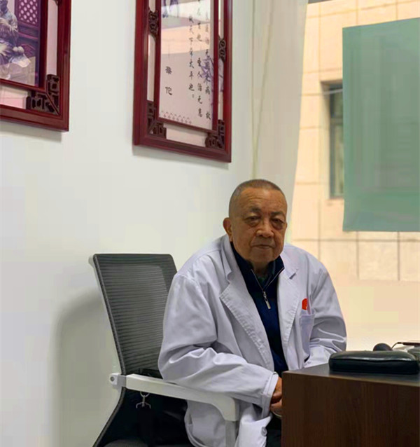 兰州81岁老中医，仍坚守一线，开小方治大病