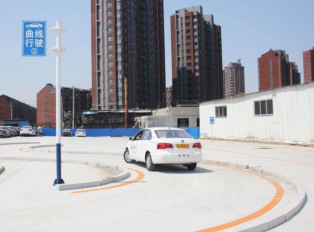 科目二考了4次过不了怎么办,科目二考了两次都没过是太笨吗