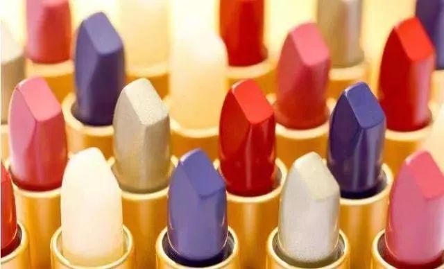 故宫口红枫叶红试色,故宫口红和花西子口红