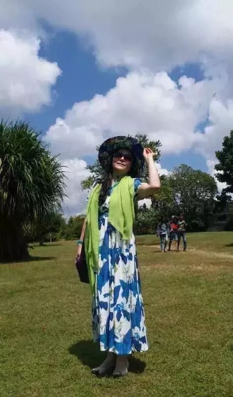 中国大妈拍照十大姿势抖音,中国大妈丝巾拍照姿势