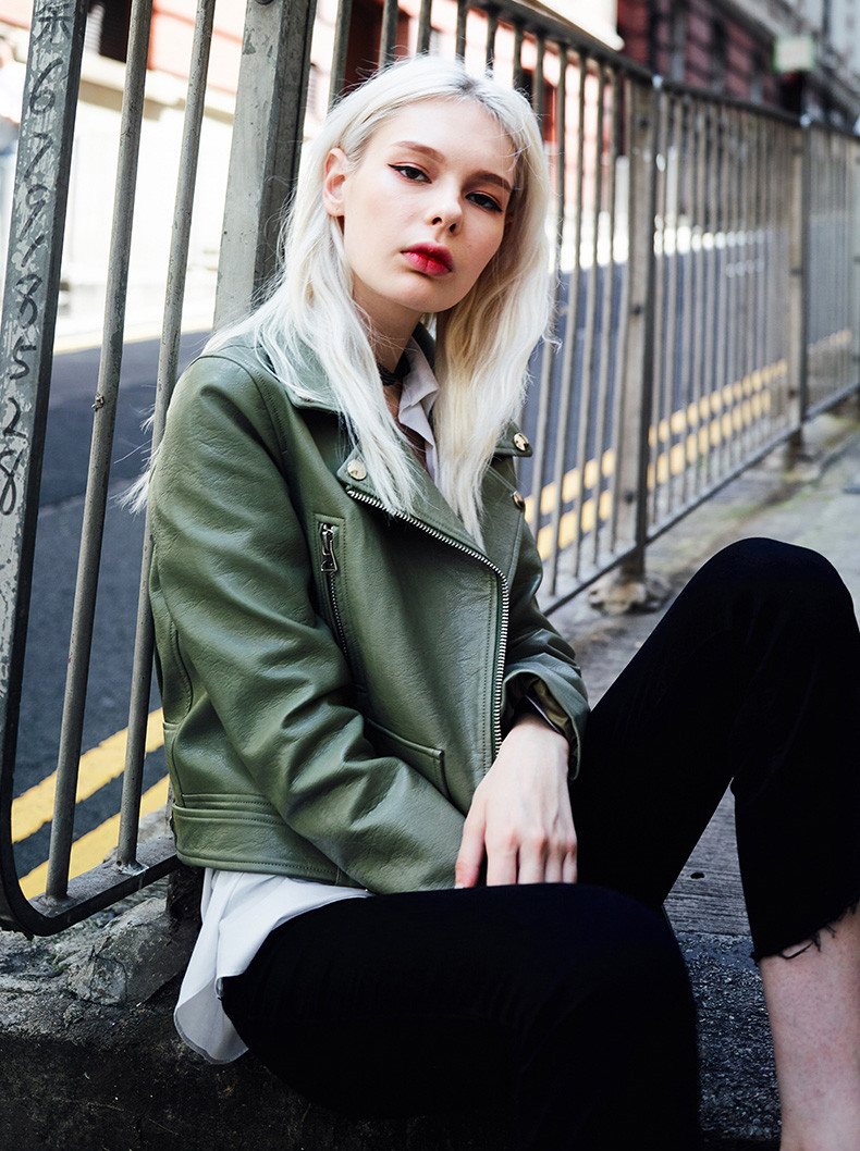 妈妈，我想要机车皮衣！要，要两件！妈妈真好，谢谢妈妈