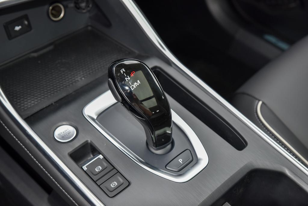 哈弗h6国潮版前脸进气格栅,哈弗h6前脸蜂窝状是哪个版本