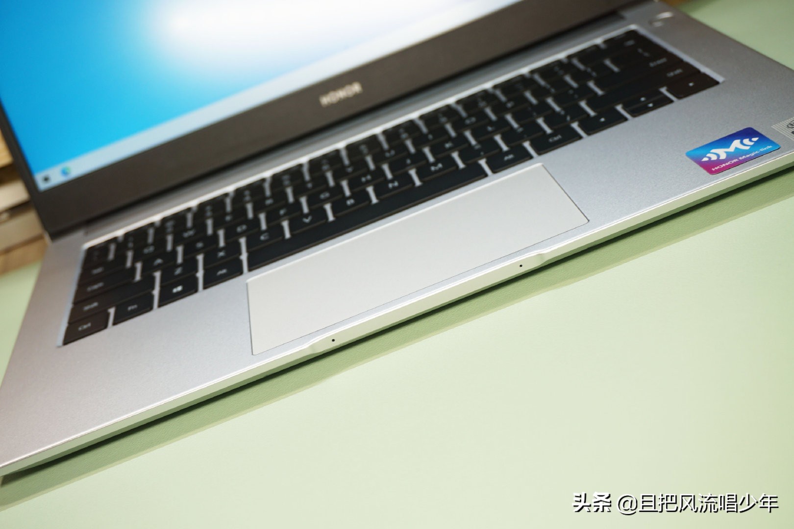 荣耀magicbook14核显版游戏体验,荣耀magicbookx14使用功能