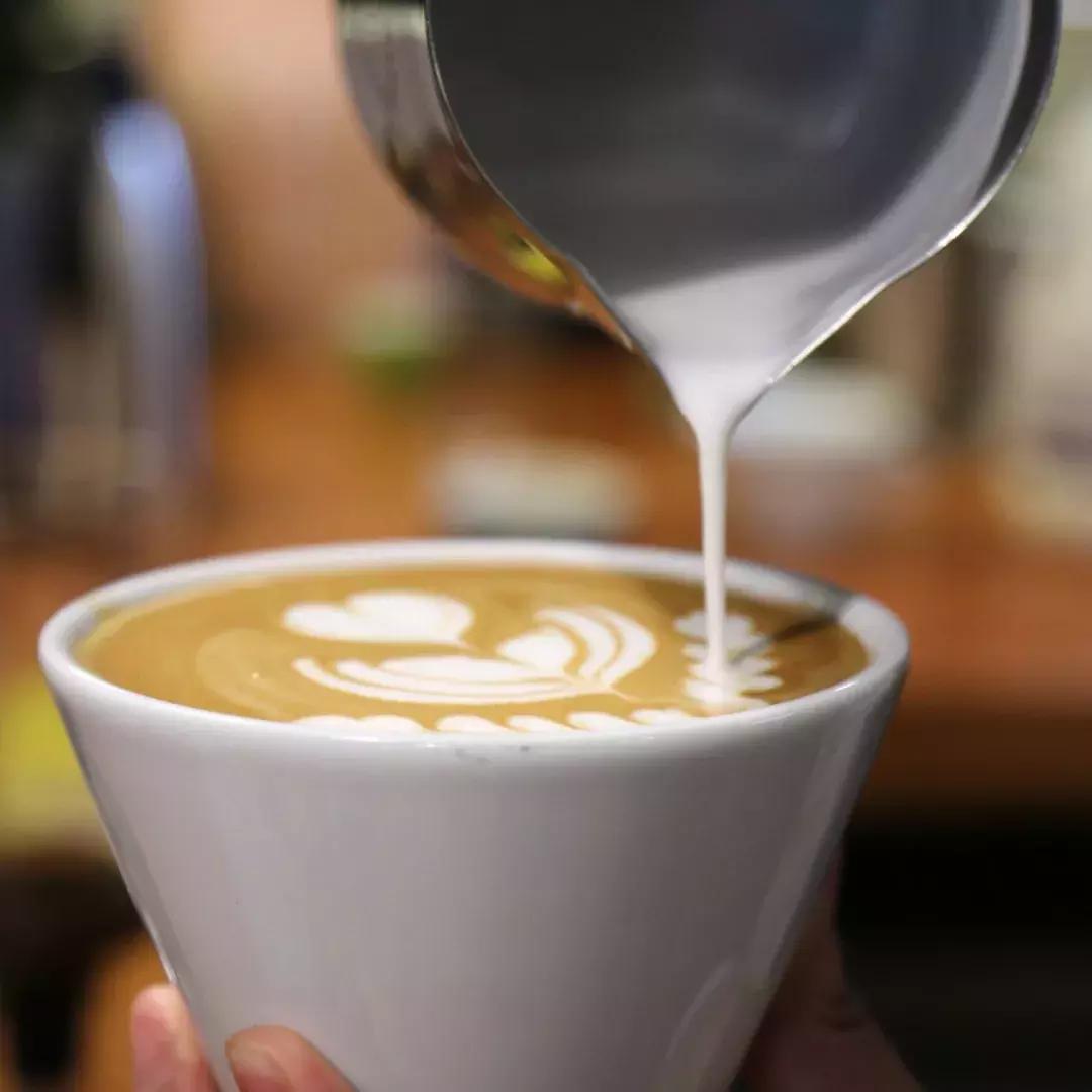 咖啡新手入门拿铁,拿铁咖啡是怎么做出来的