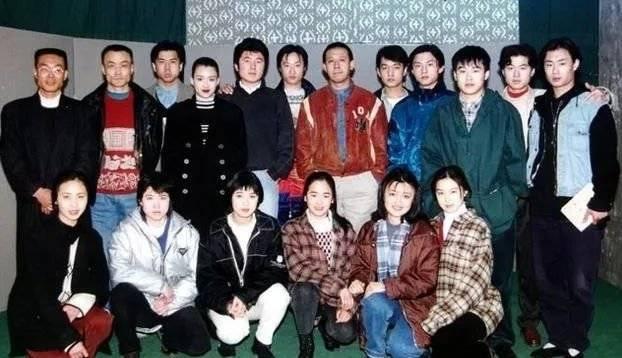 “狼女”余男的生猛史，从性感*物尤**到顶级影后，这四个男人太重要