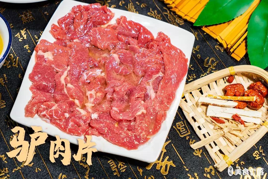 终于吃到啦！靠着明档新鲜现切的驴肉火足多年，人均30+大胆吃