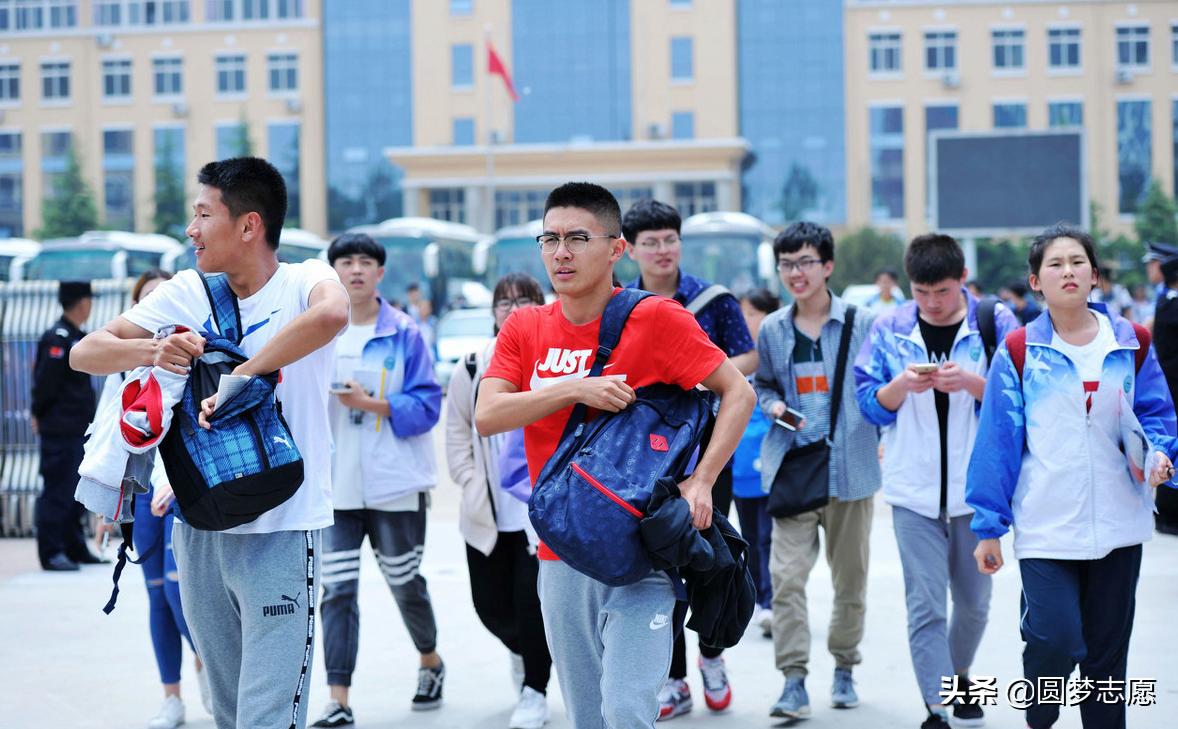 比专业志愿高几分才能避免被调剂,如何避免被调剂到不喜欢的专业