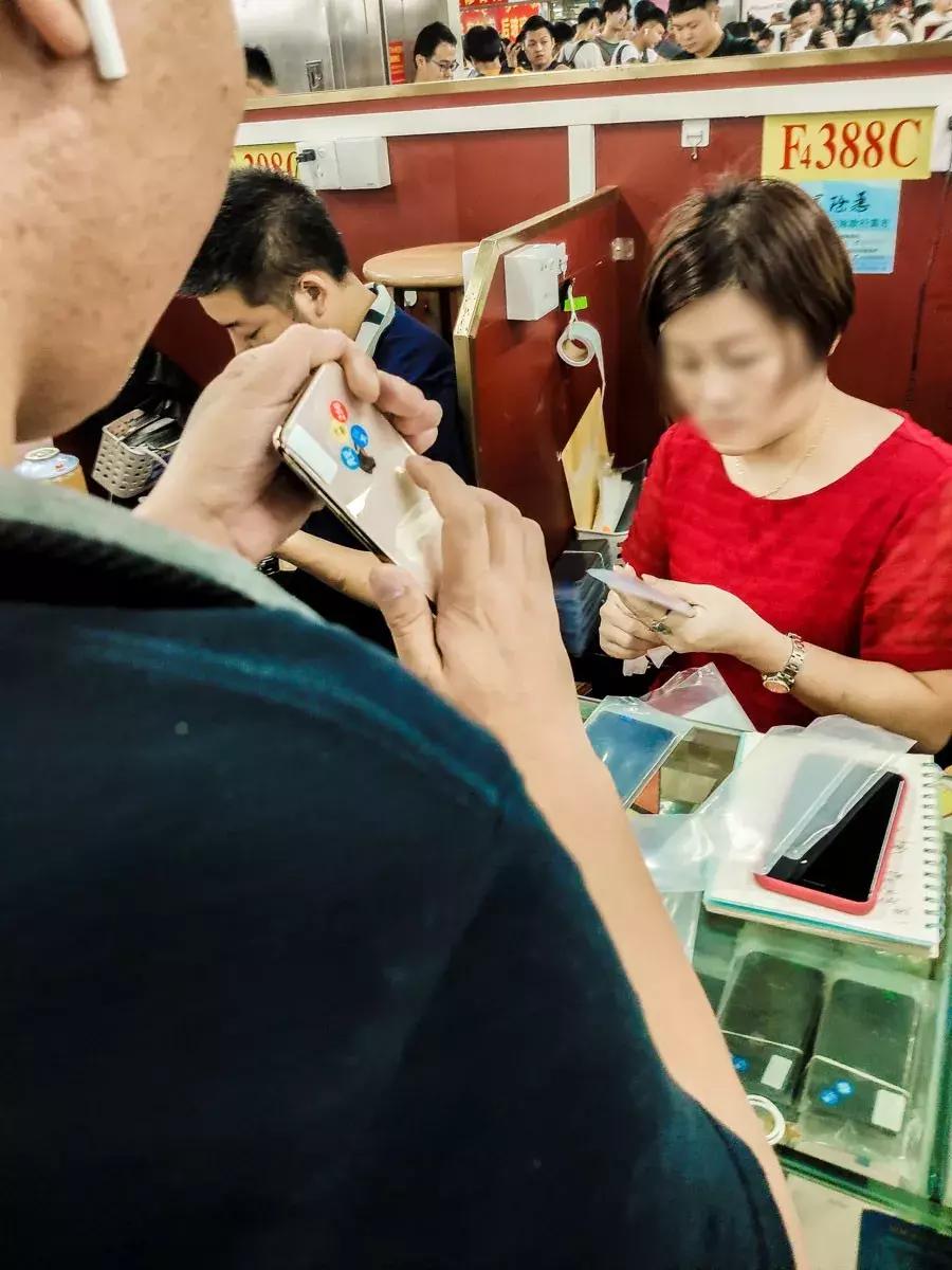 60秒赔了100万！在华强北倒腾“二手机”，比炒股刺激多了…