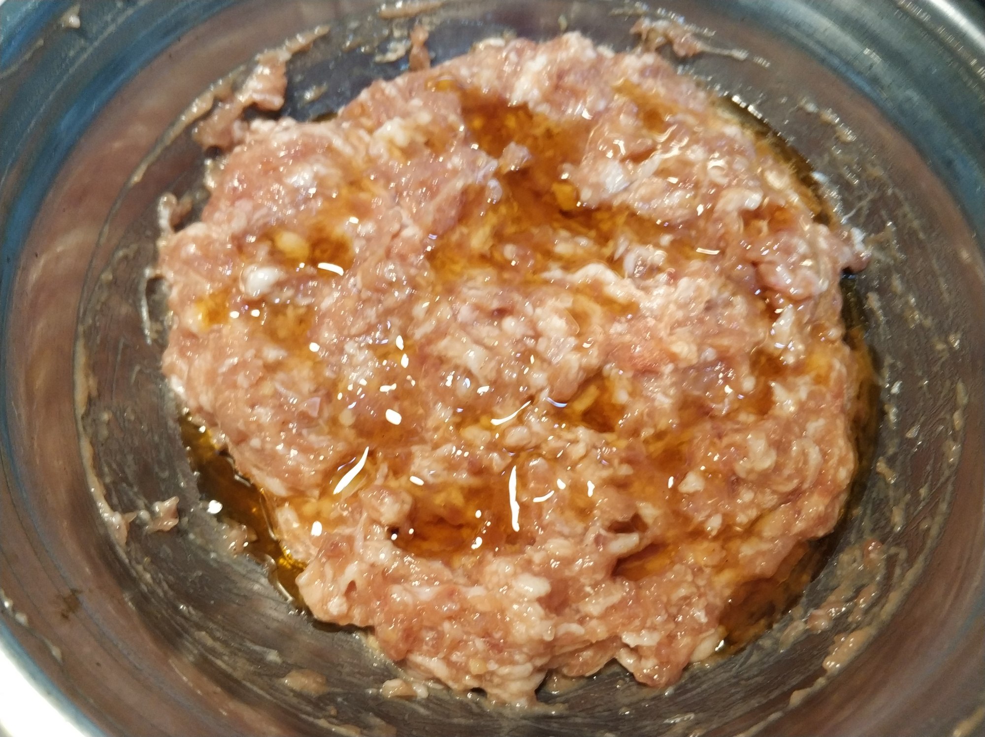 饺子馅放葱姜料汁,猪肉馅饺子流汁