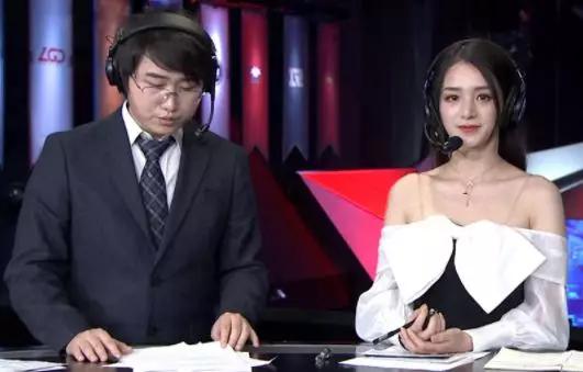 德杯总决赛女解说,德杯女解说成功抢镜