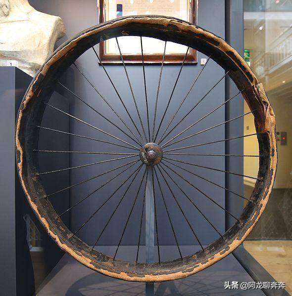 世界上汽车轮胎,全世界汽车的第一条轮胎