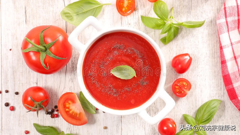 夏季炎热多出汗，饮水是关键！医生说如何正确饮水，也有讲究