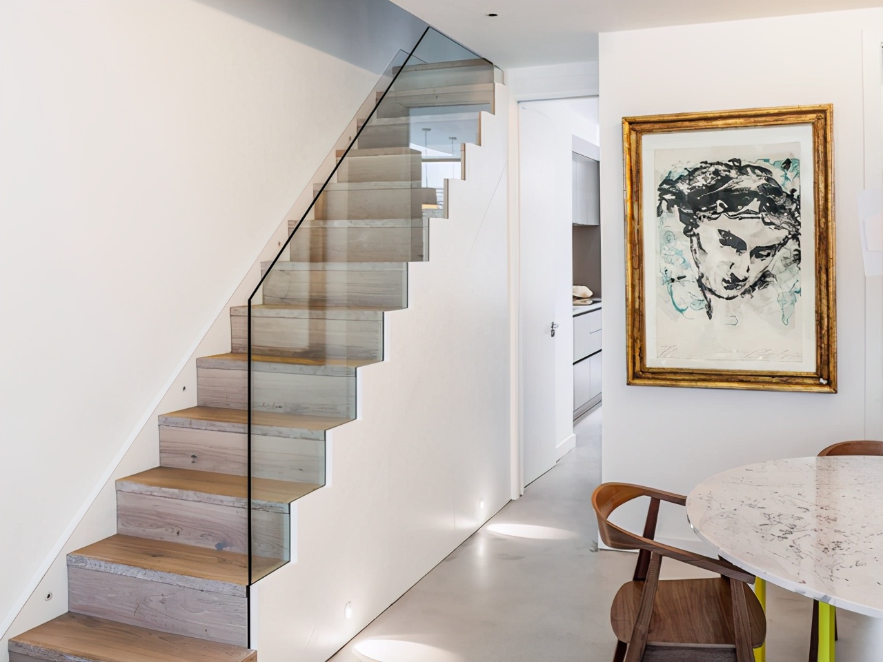 楼梯扶手好看又好搞卫生,楼梯扶手用什么实惠又好看