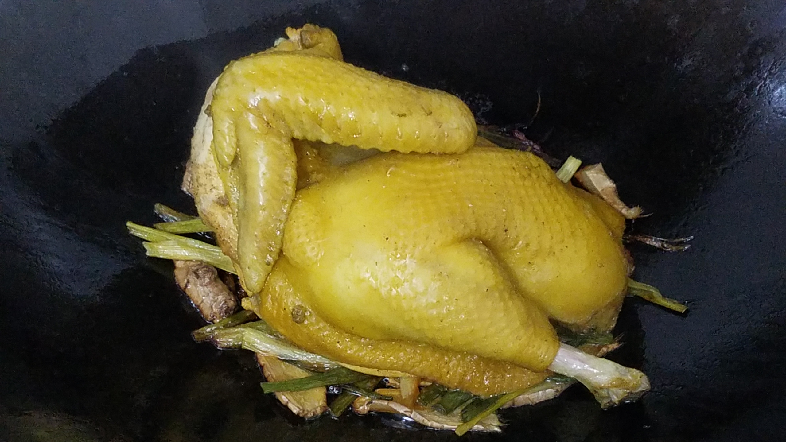 广东正宗的水煮盐焗鸡,广东用盐的盐焗鸡爪的正宗做法