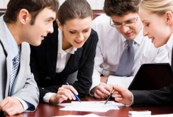 当发现同事是个小人后，我该如何与他相处?