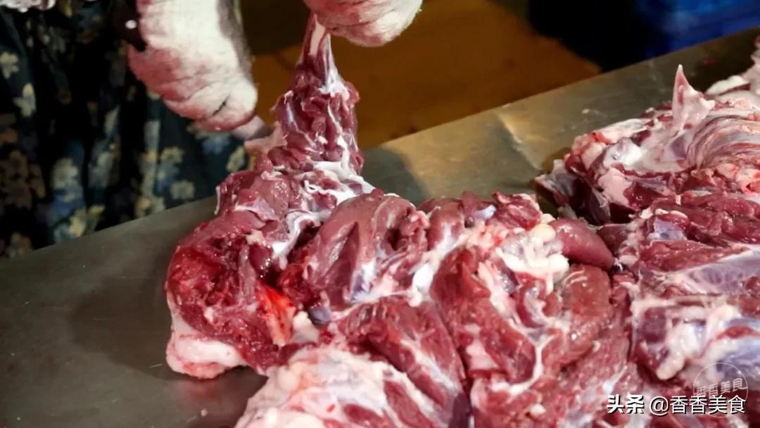人山人海来吃肉，大哥小弟都说香