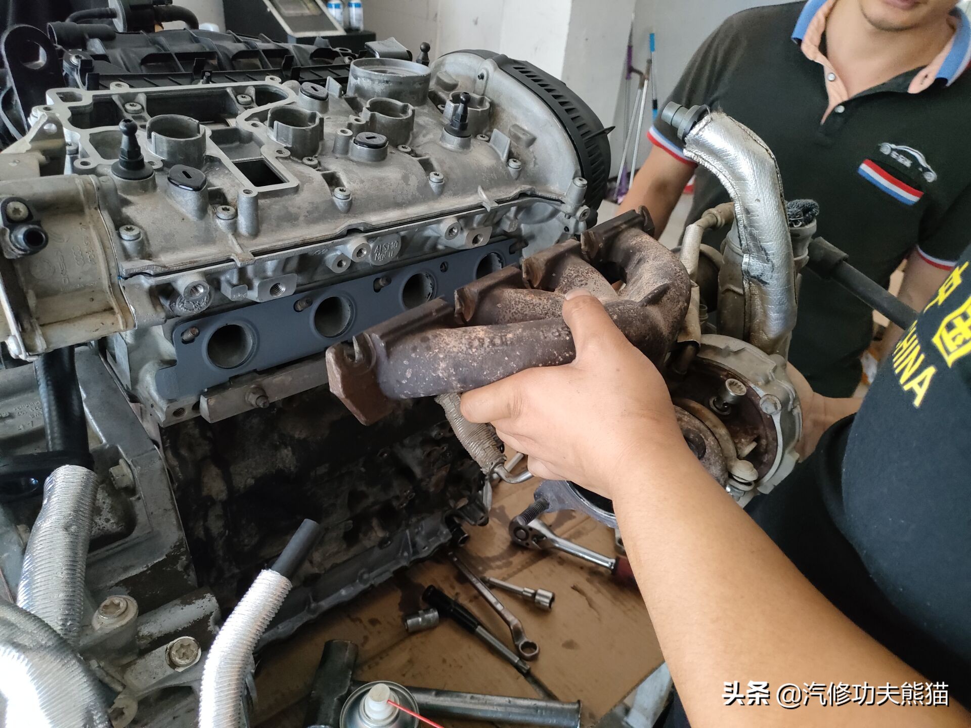 老途观发动机漏油维修,老途观涡轮增压器漏油维修多钱