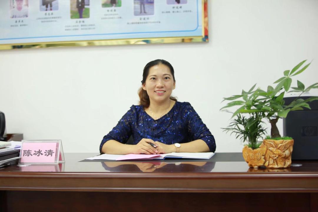 云浮优秀教师名单,云浮中学初中部教师照片