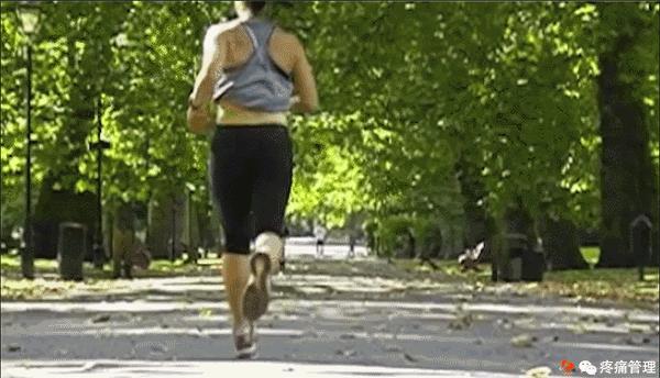 走路屁股扭来扭去是种病，还会导致腰痛、脚痛