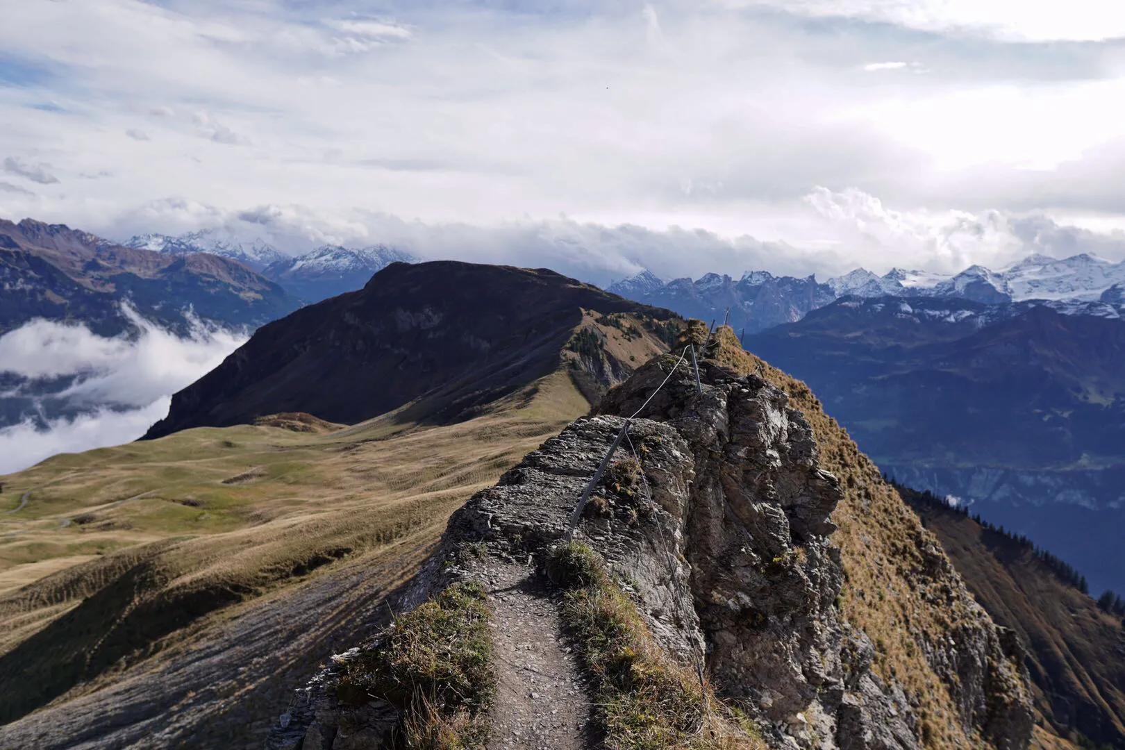 瑞士少女峰旅游详细攻略,四姑娘山徒步路线免费推荐