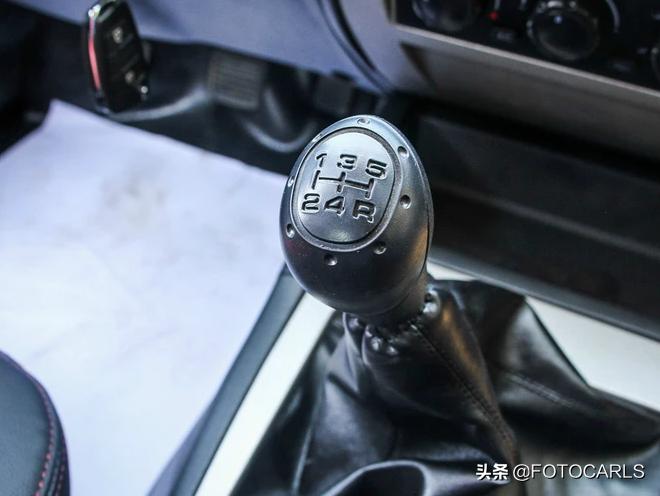 陆风x92013款2.0t四驱柴油版,陆风x92.4汽油版内饰