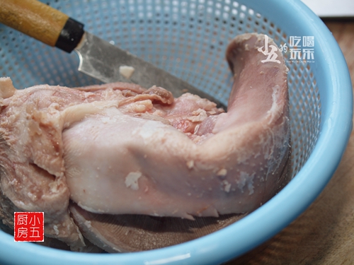 60岁做餐饮生意老板,60年秘制卤味