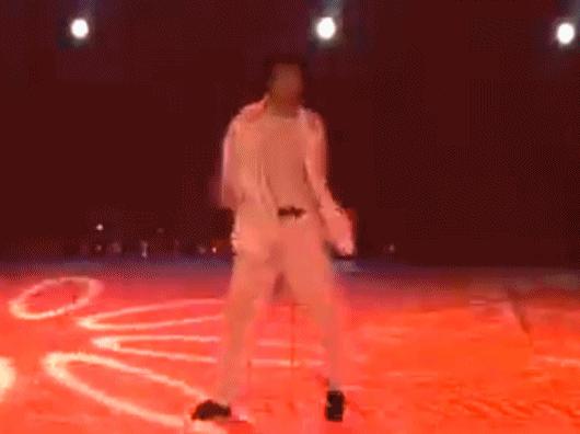 跟王一博一起采访,和王一博聊什么