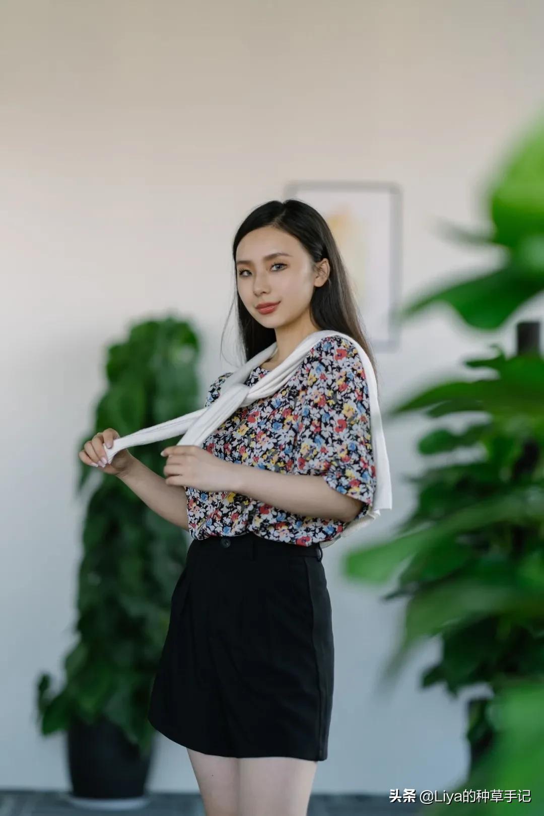 高级旧衣服穿搭技巧,又土又潮的花纹衣服