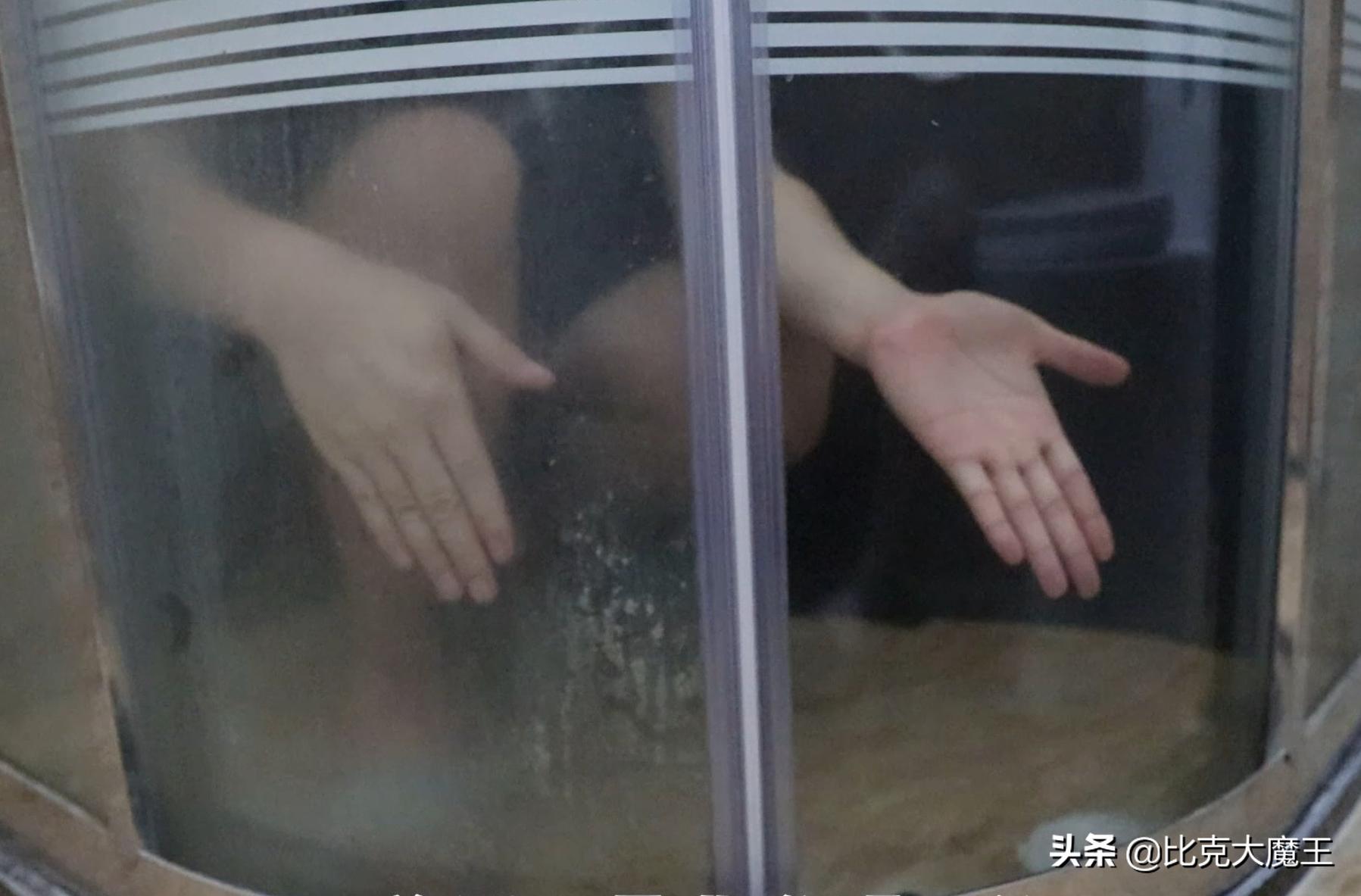 怎么除浴室玻璃上的顽固水垢,浴室玻璃上的顽固水垢怎么去除