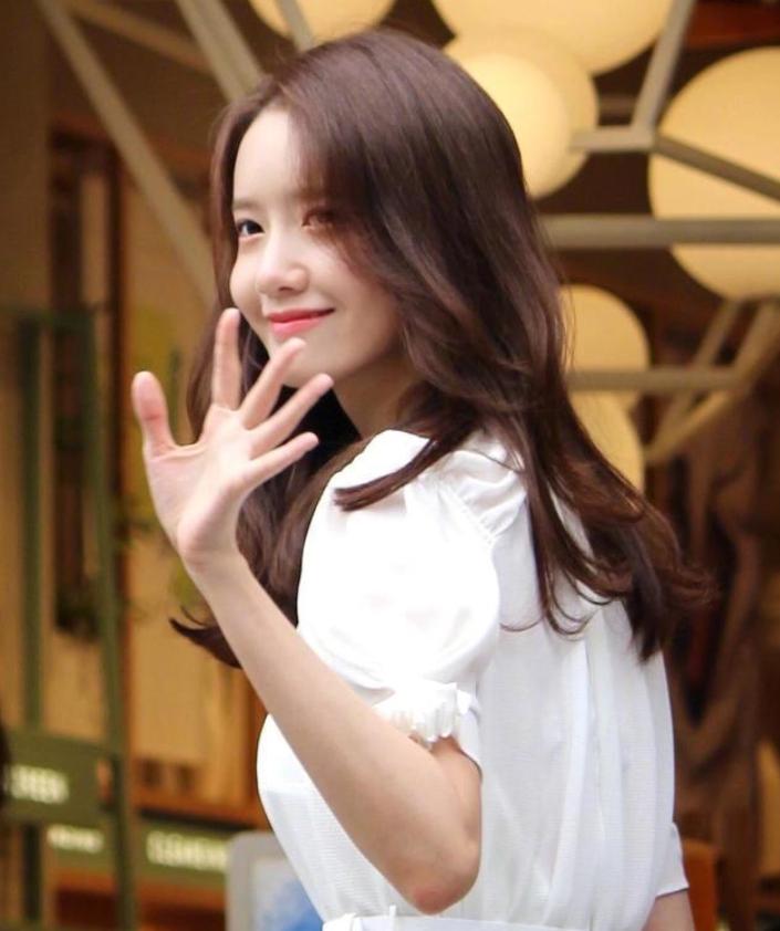 现在黄头发染什么颜色好,今年流行哪种棕色头发